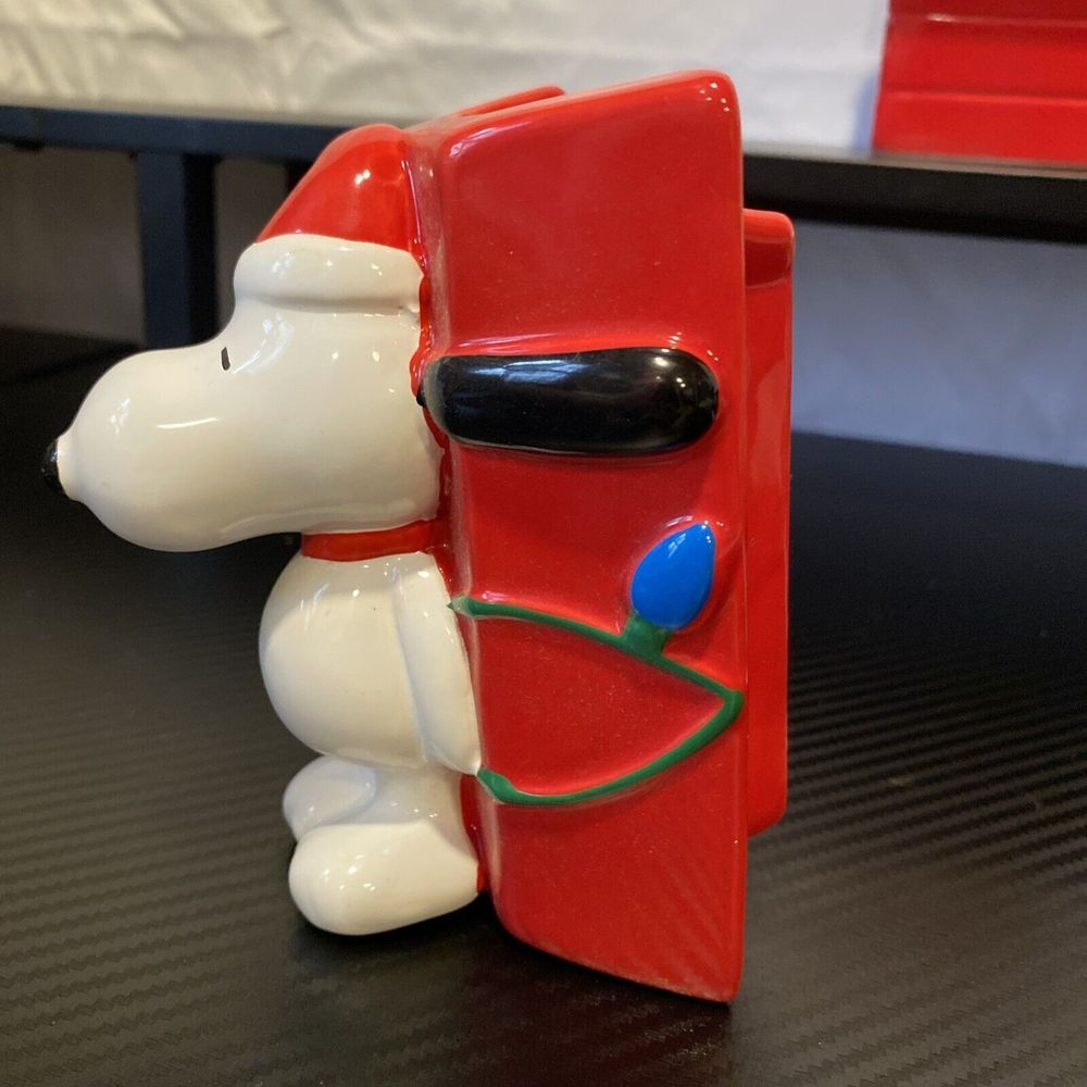 Peanuts 50 Years A Charlie Brown Christmas Snoopy Dog House Treat Jar / Holder - Picture 8 of 16